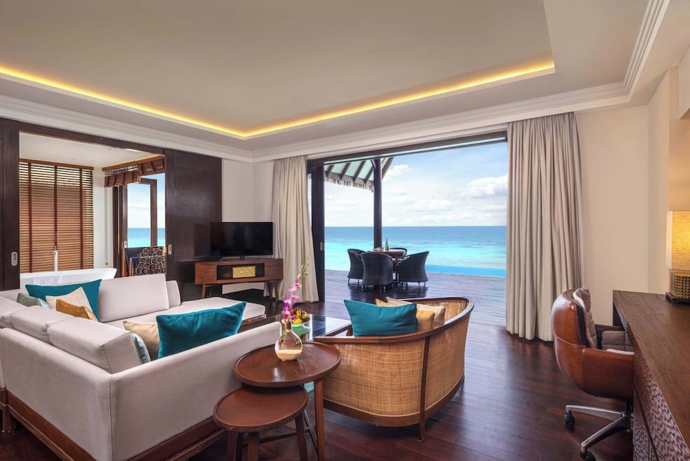 Ocean Suite with Infinity Pool - Photo 5