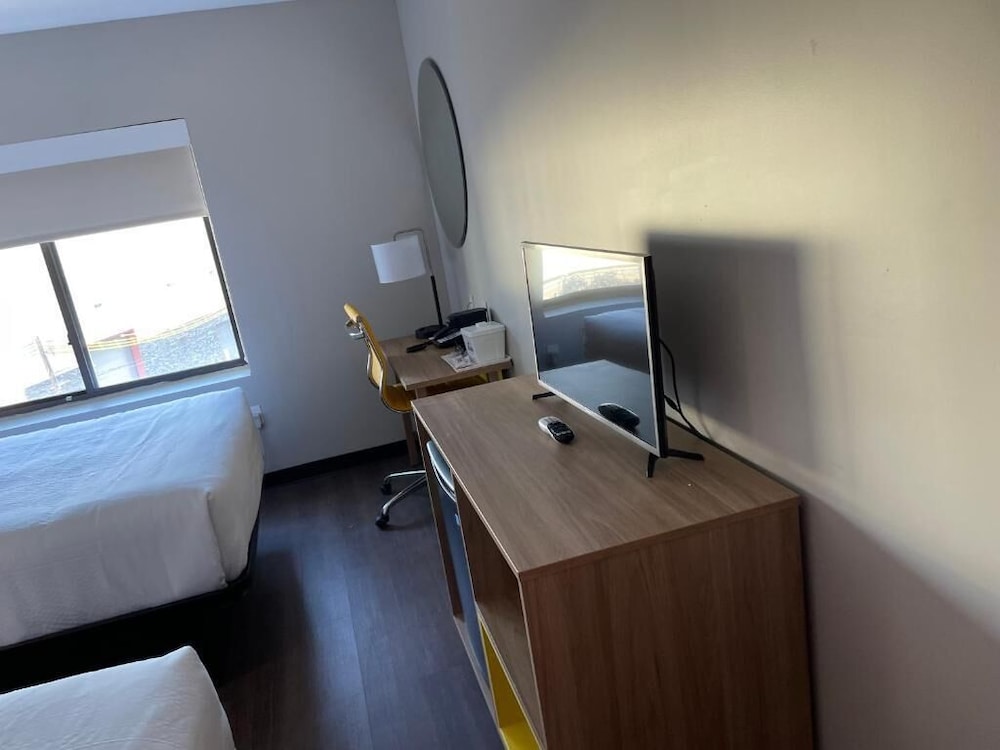 Room, 2 Queen Beds, Non Smoking photo 2
