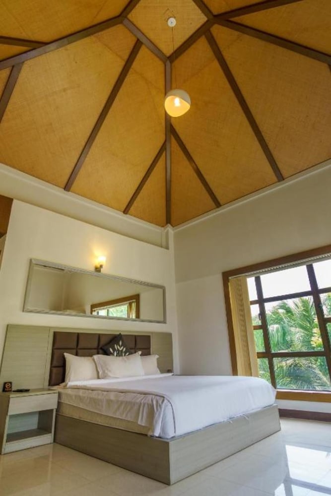 Suite with separate living area - High Floor - Photo 6