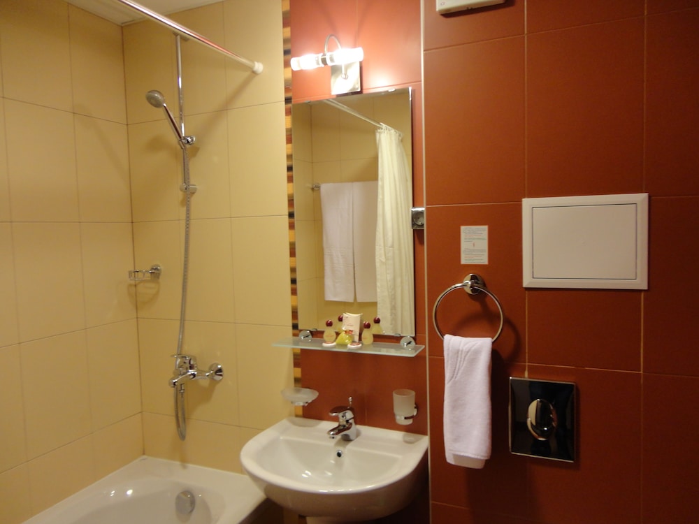 Deluxe Double Room, Balcony - Photo 7