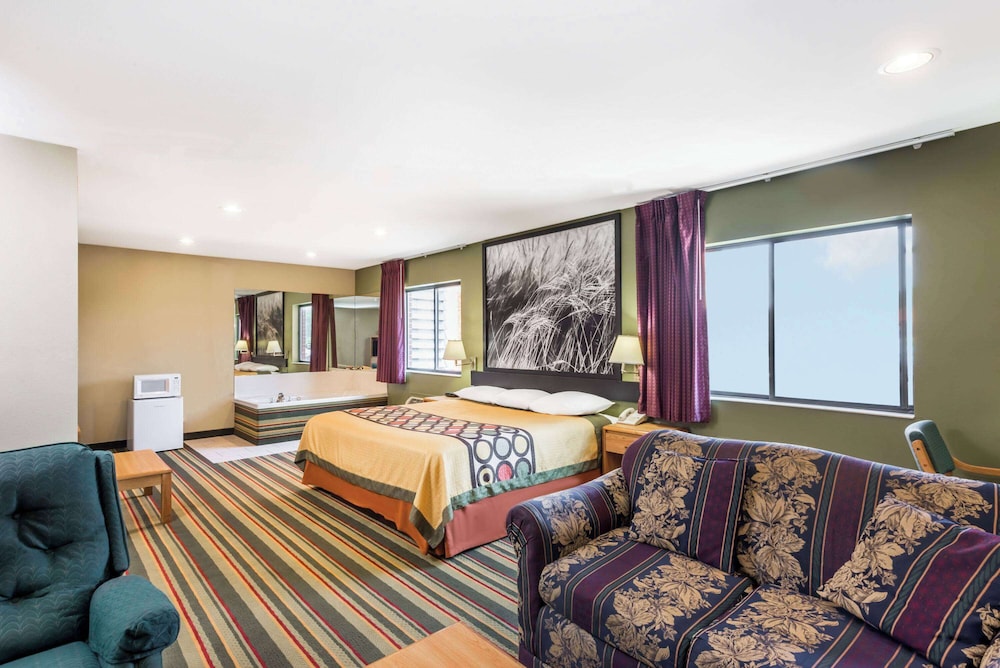 Suite, 1 King Bed, Non Smoking, Hot Tub - Photo 1