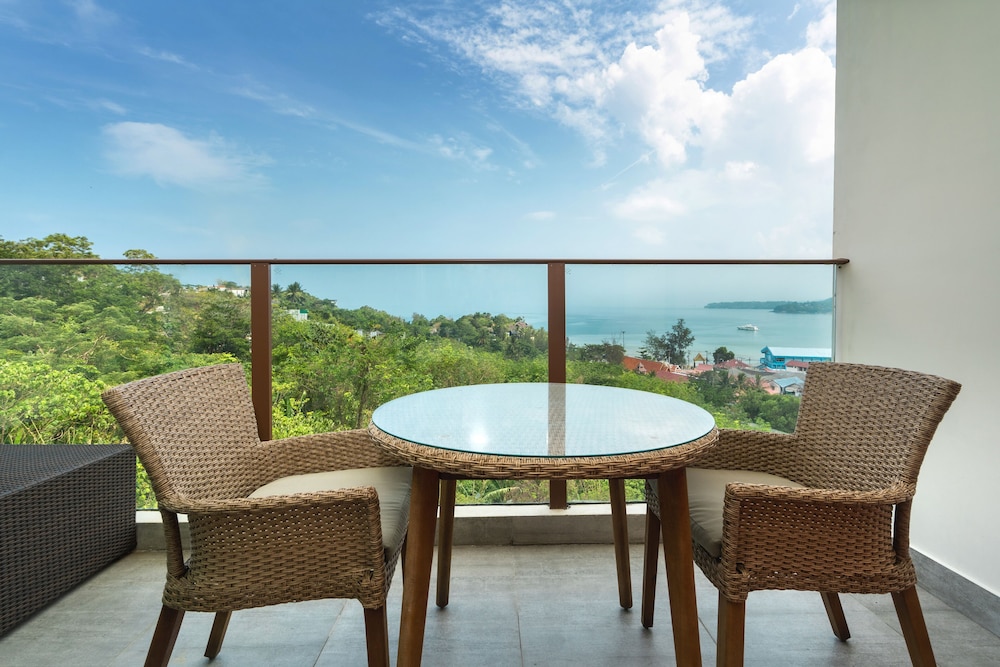 Exclusive Studio Suite, Balcony, Partial Ocean View photo 2