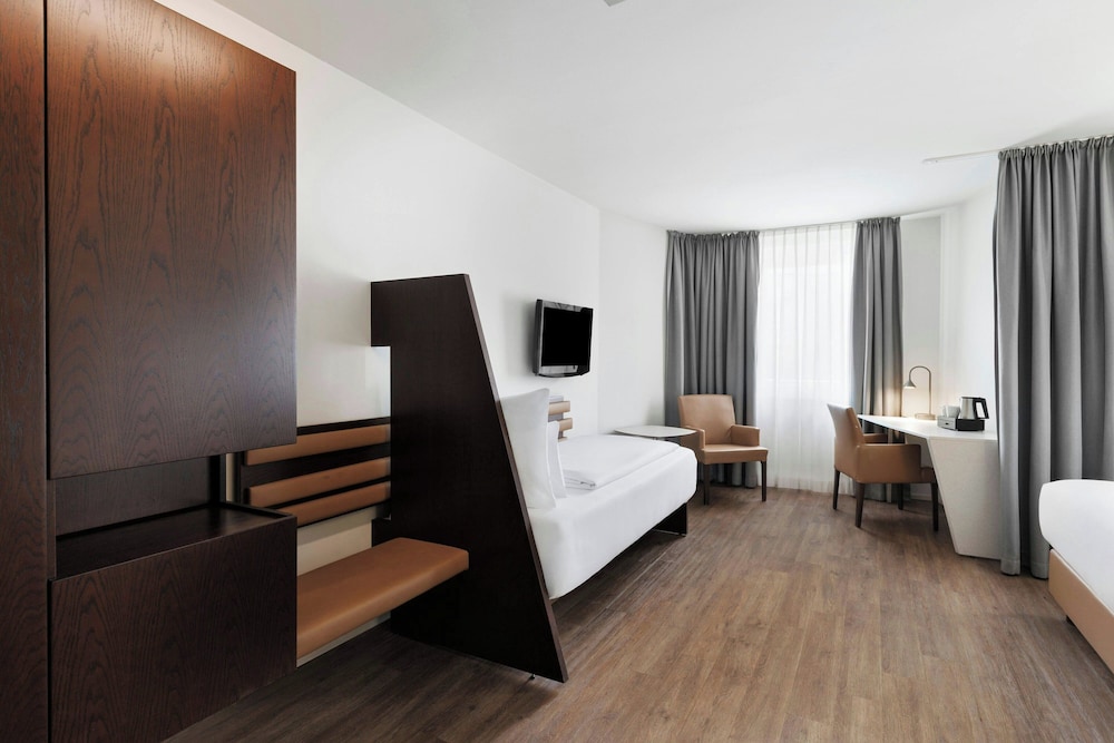 Standard Room, 1 King Bed, City View