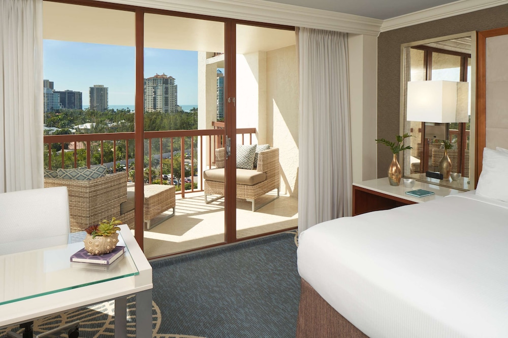 Signature Room, 1 King Bed, Accessible (Gulf Vw) photo 2