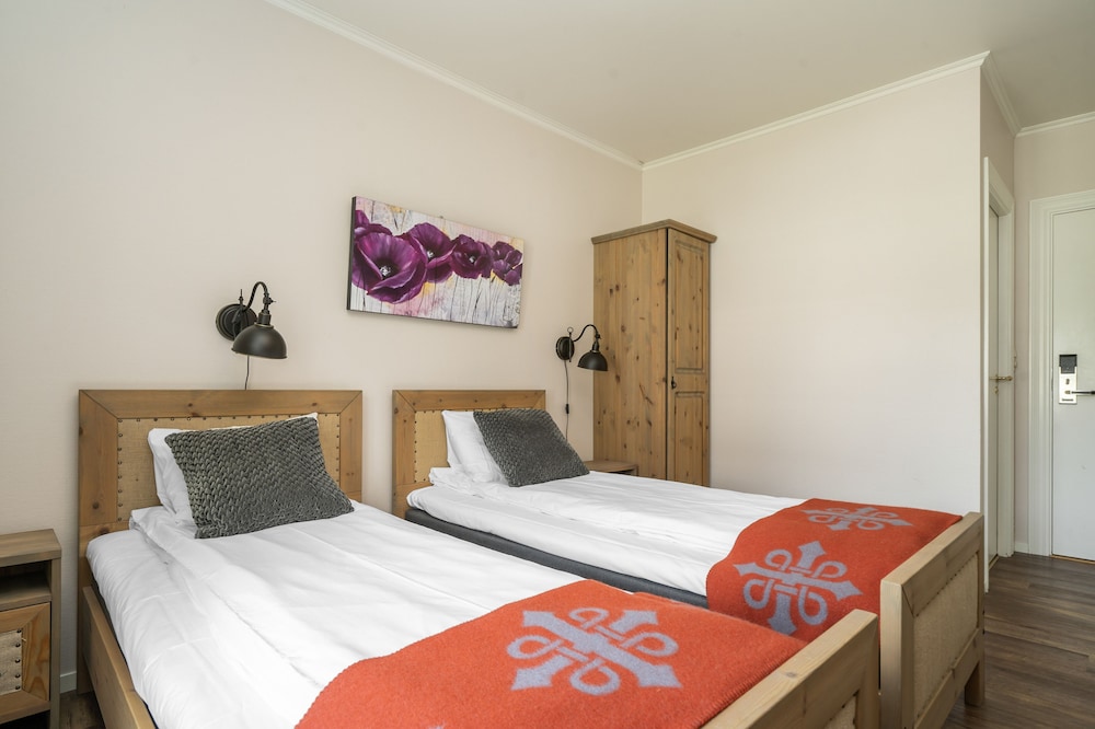 Standard Twin Room - Photo 4