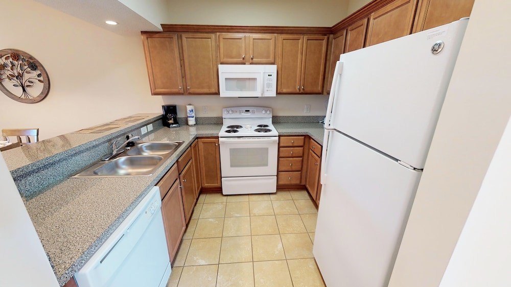 Condo, 2 Bedrooms photo 2