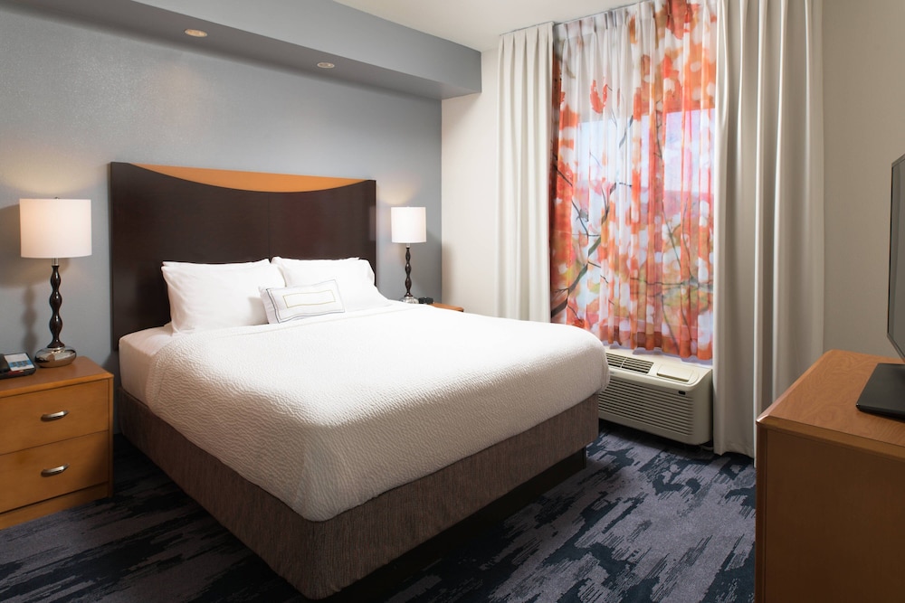 Room, 1 King Bed (Hearing Accessible) - Photo 2