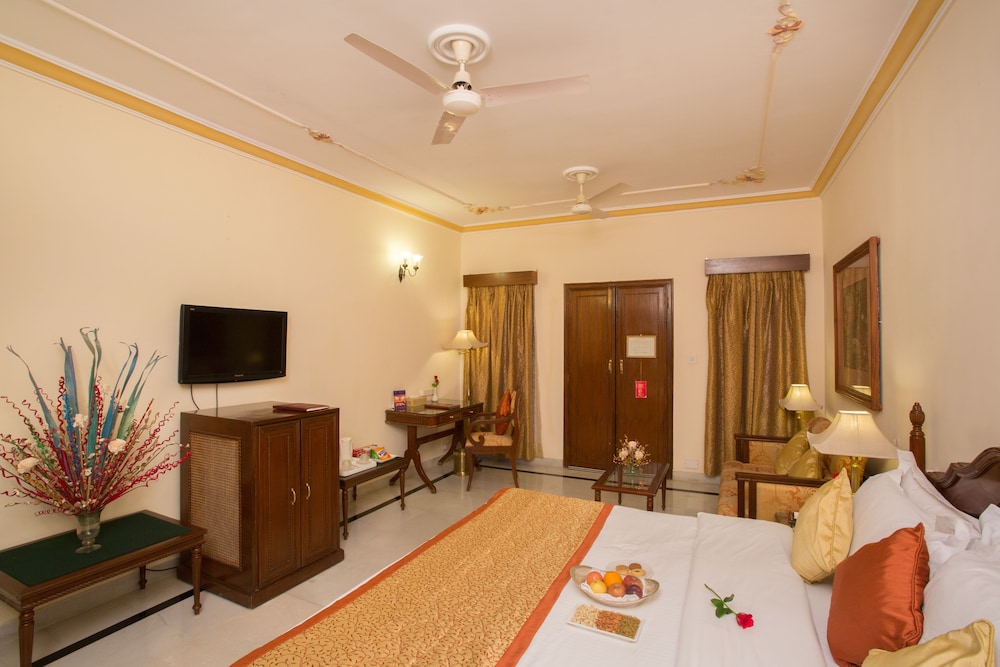 Palace Room - Photo 5
