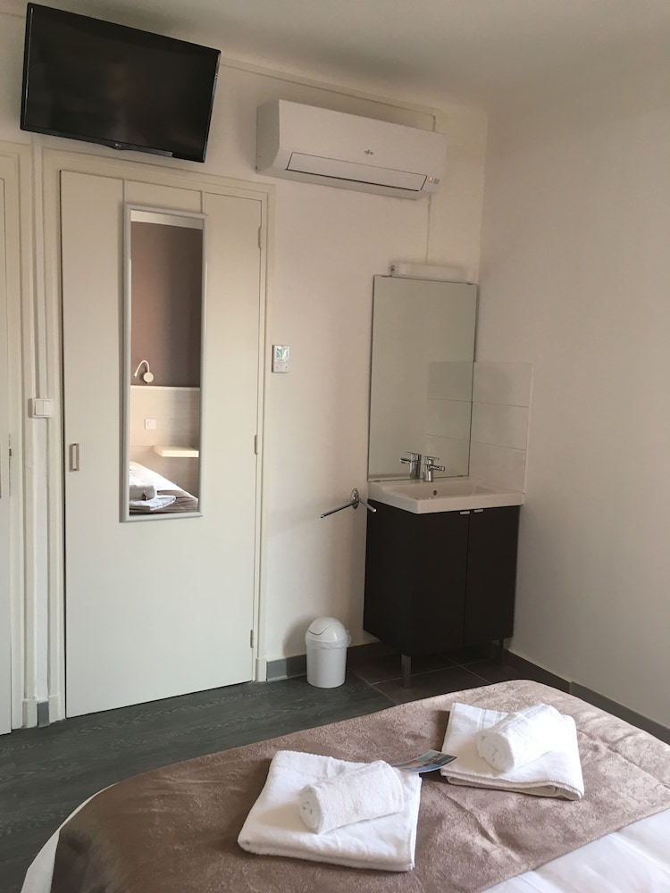 Standard Double Room, Partial Sea View photo 2