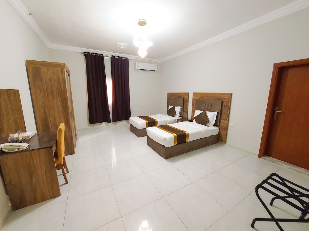 Junior Suite, 2 Twin Beds - Photo 1
