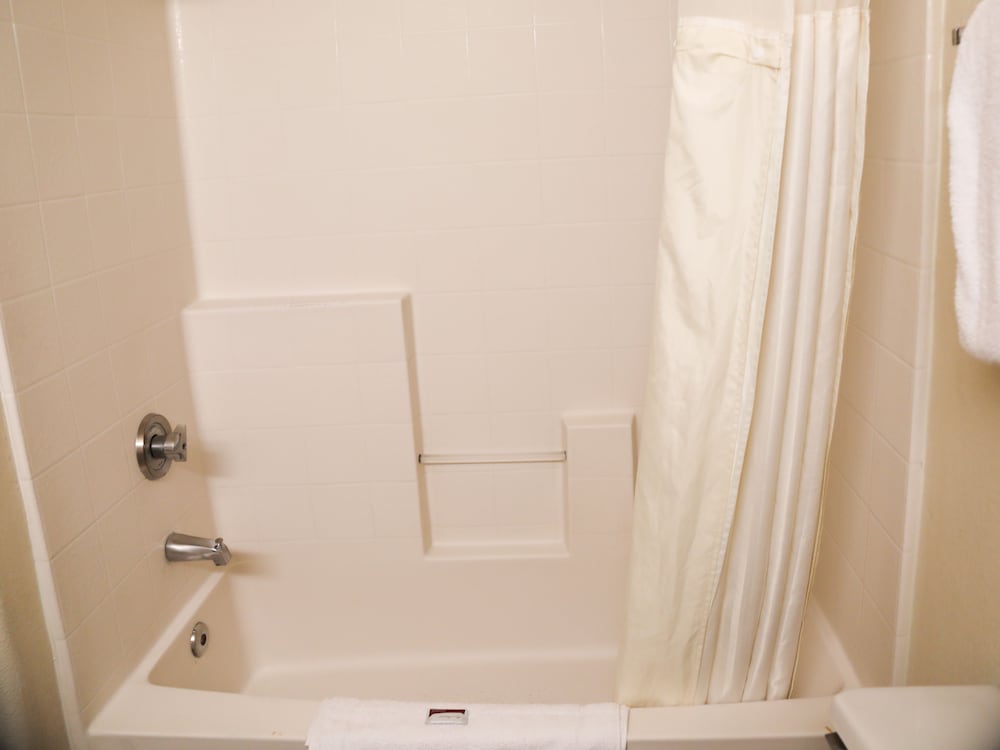 Standard Room, 1 King Bed photo 3