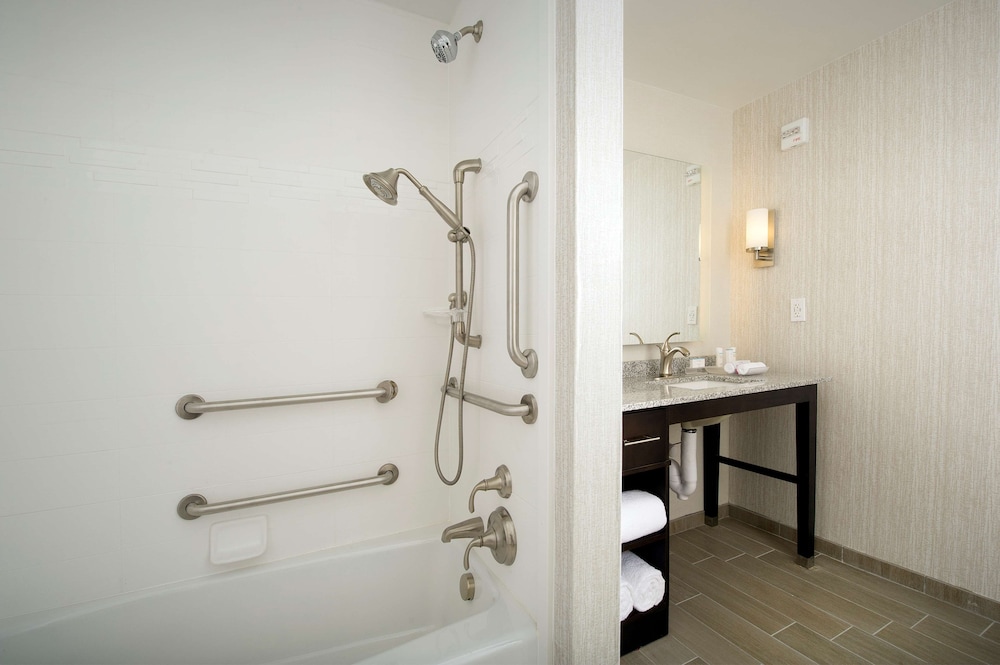 King, Studio, Accessible, Bathtub photo 3