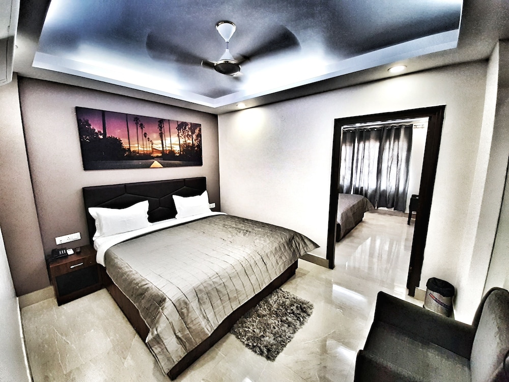 Deluxe Room - Photo 22