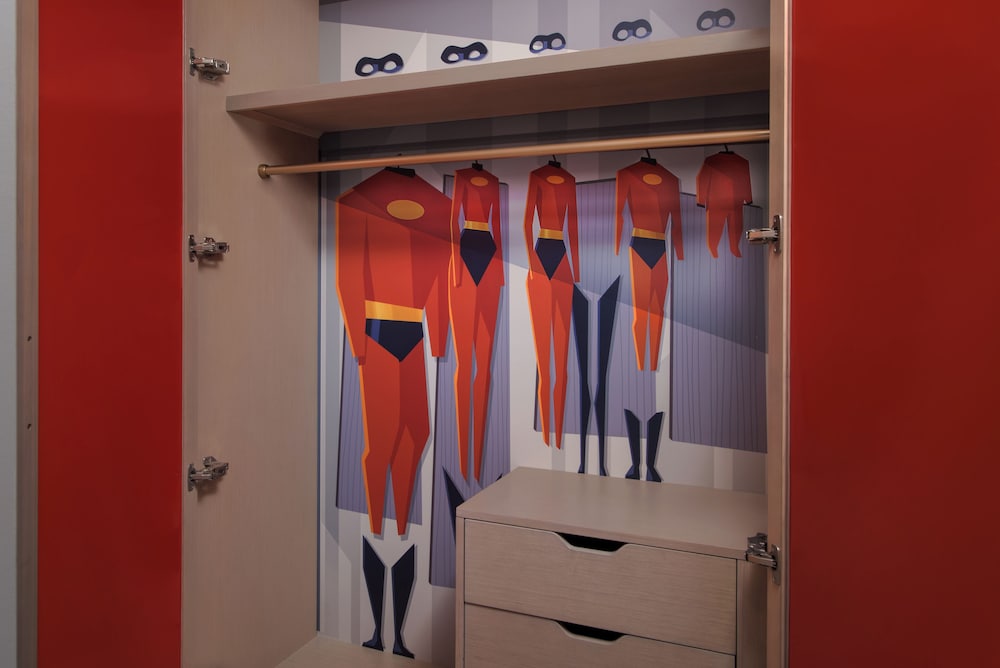 Main Tower - Theme Park View. Hearing accessible - visual alarms and notifications. 2 queen beds, 1 photo 3