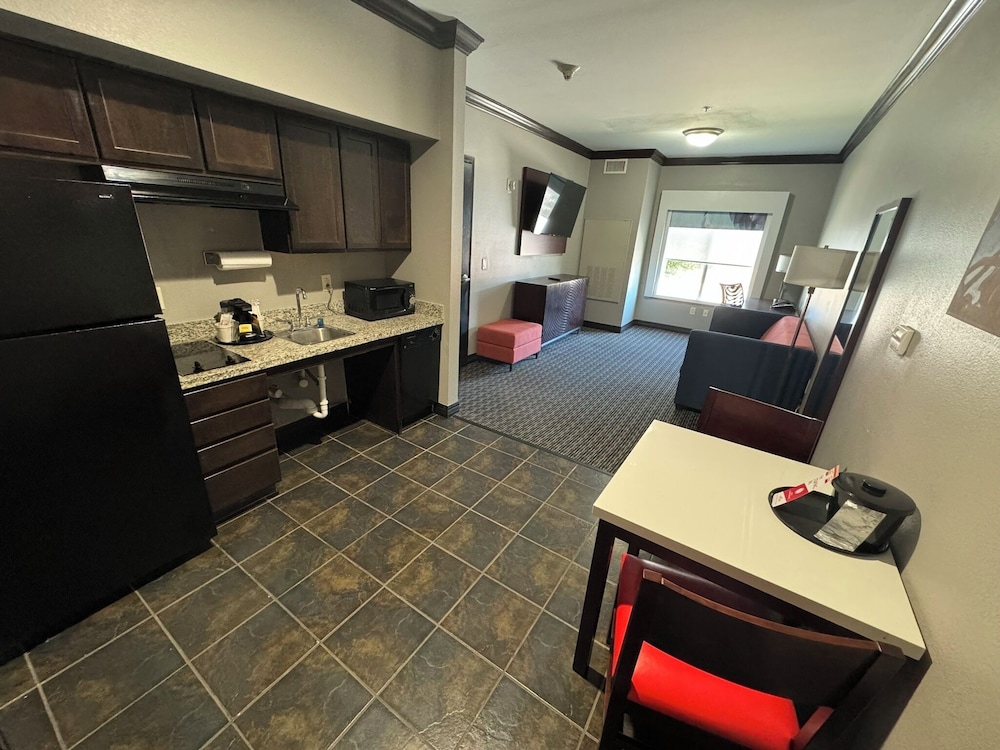 Suite, 2 Queen Beds, Accessible, Non Smoking (Roll-In Shower) - Photo 4
