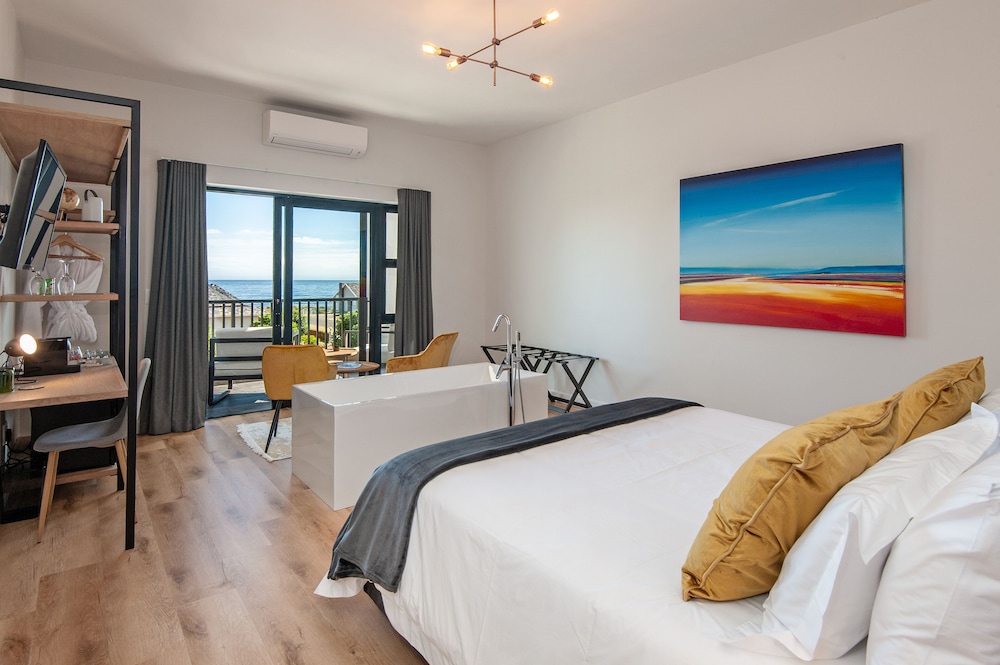 Honeymoon Suite