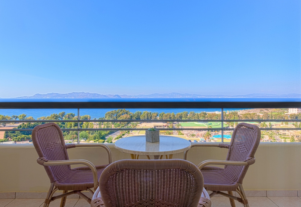 Superior Suite, Sea View - Photo 2