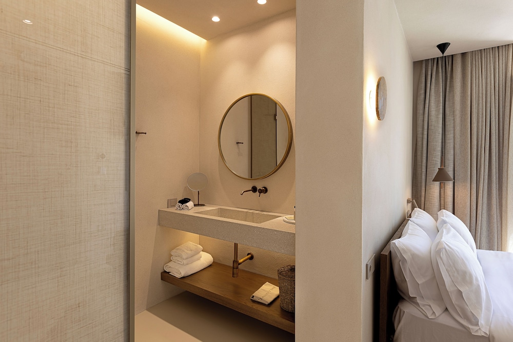 Superior Sea View Room with Outdoor Jacuzzi - Photo 2
