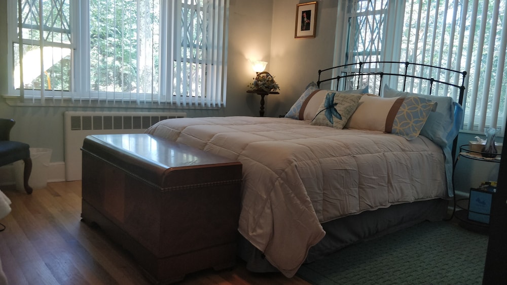 Standard Room, 1 Queen Bed, Non Smoking, Ensuite photo 1