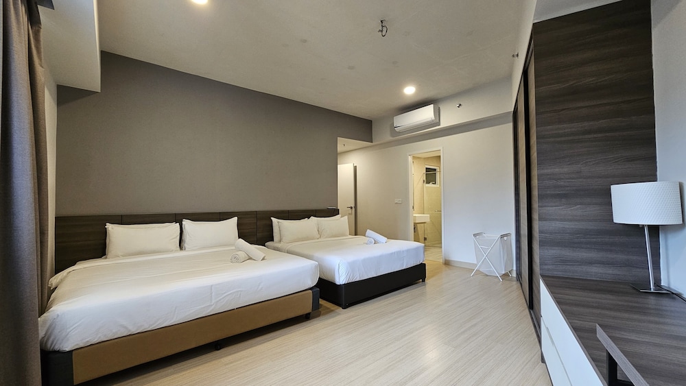 Executive Penthouse 4BR (Dual-Key) - Photo 5