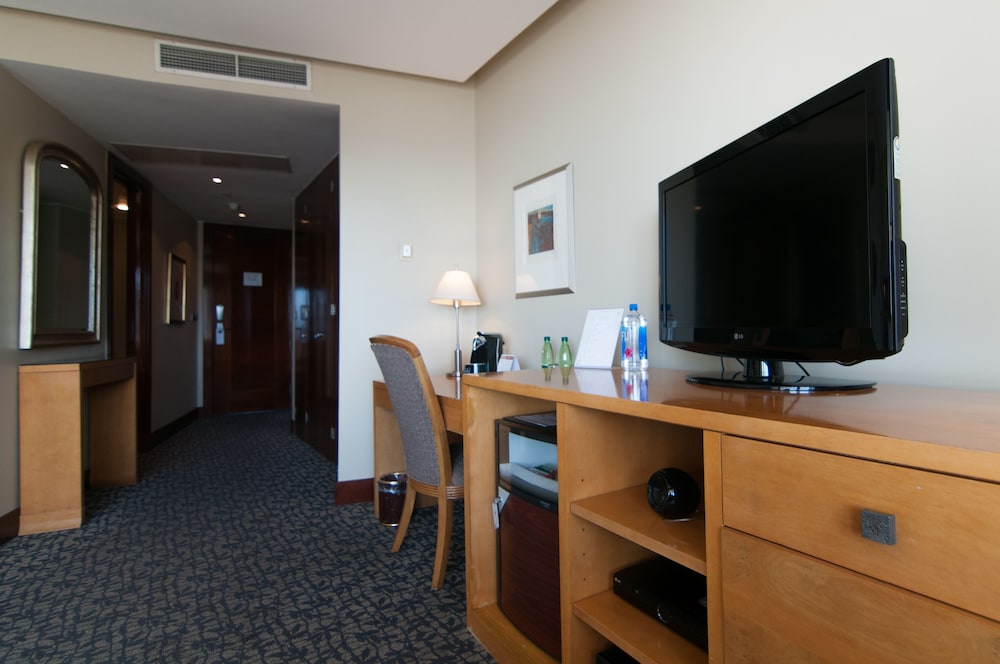 Standard Room, 1 King Bed, Non Smoking photo 3