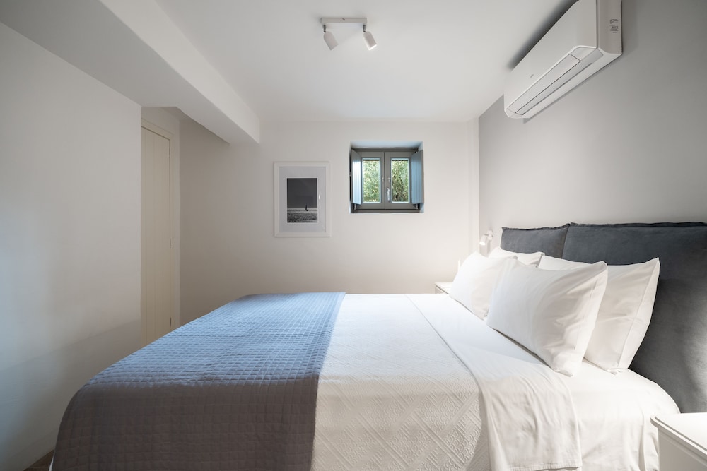 Two Bedroom Beachfront Maisonette photo 3