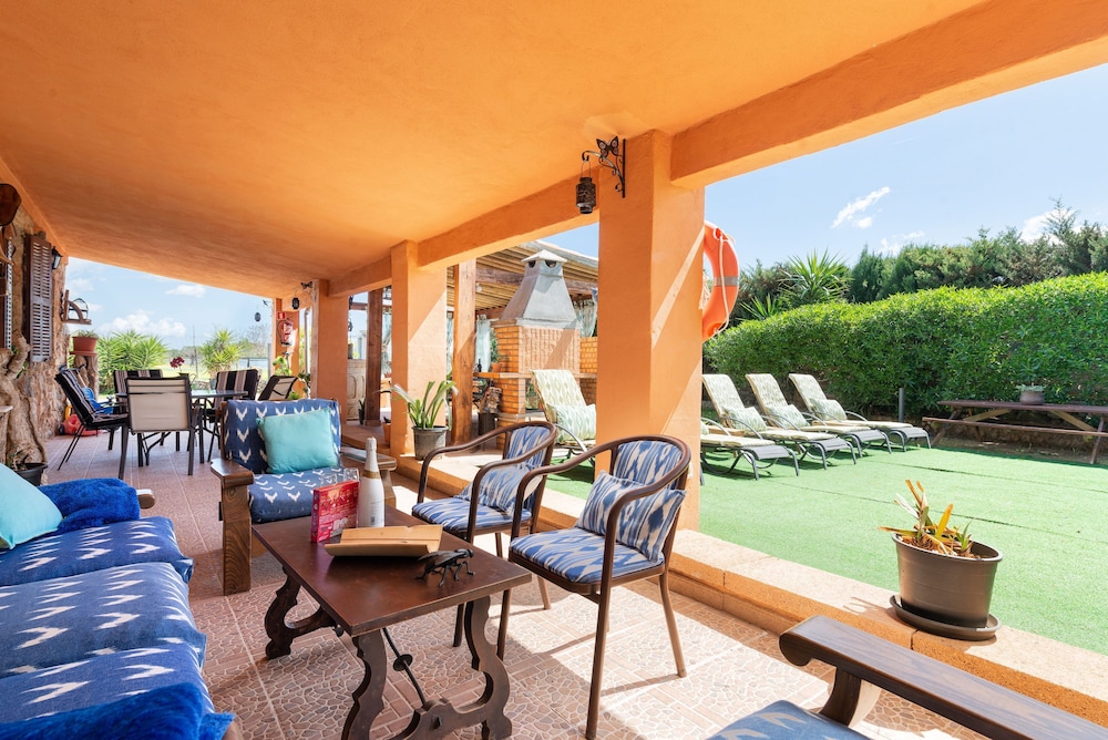 Villa photo 2