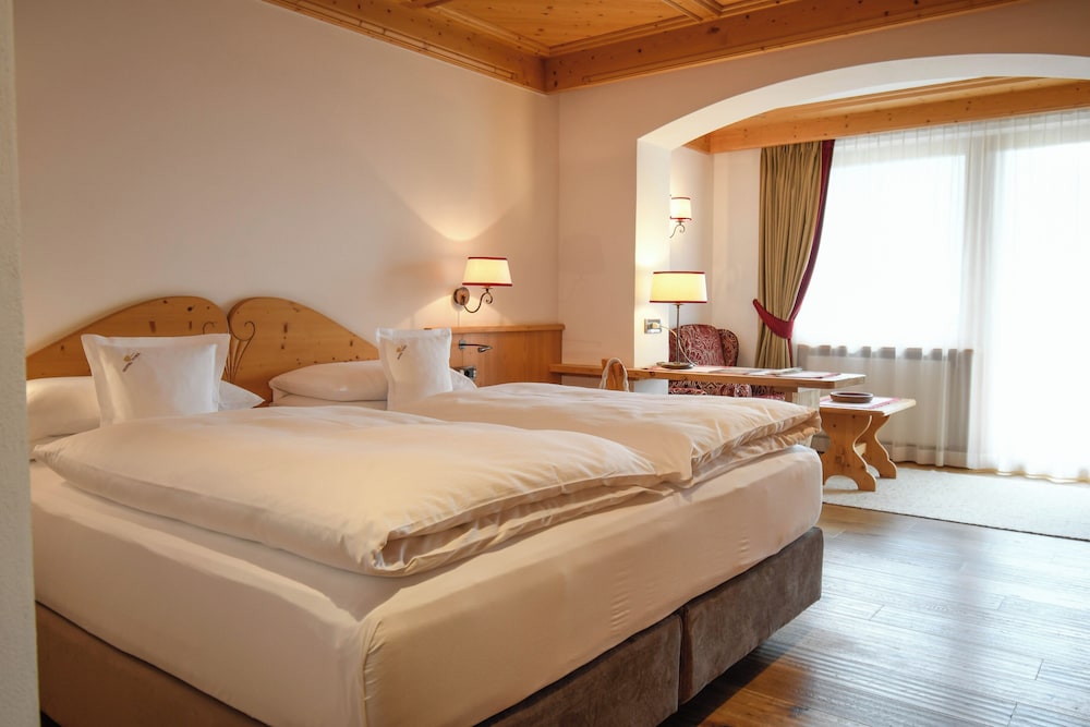 Deluxe Room, Multiple Beds, Mountain View - Photo 3
