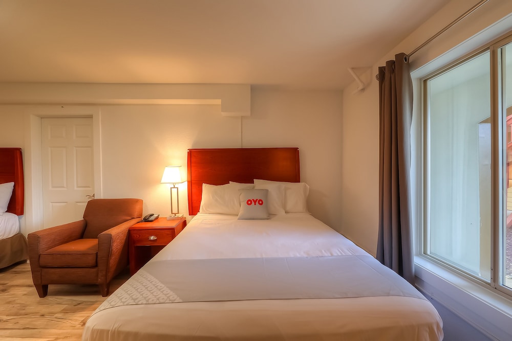 Room, 2 Queen Beds - Photo 2