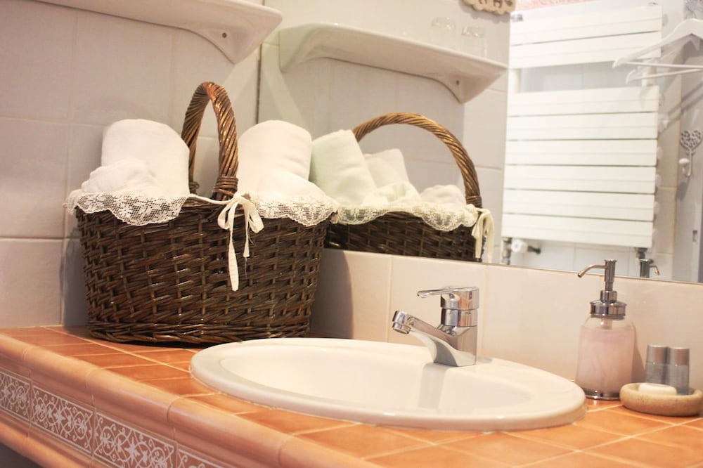 Comfort Double Room (La Roseraie) photo 3