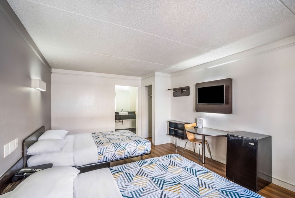 Standard Room, 2 Double Beds, Non Smoking - Photo 3