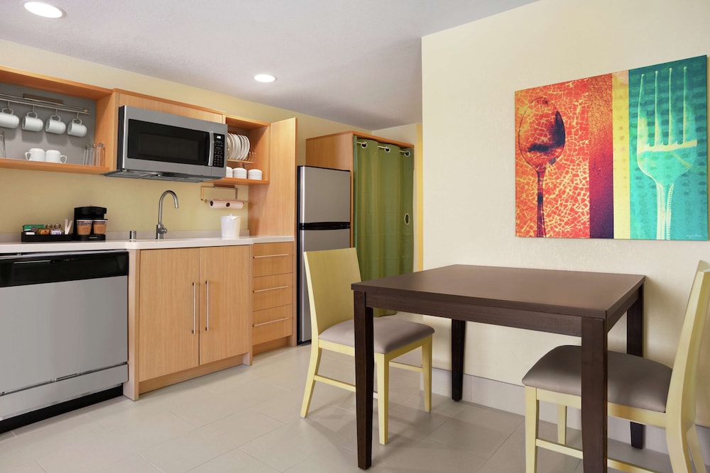 Suite, 1 Queen Bed, Accessible, Mountain View (Hearing) photo 3