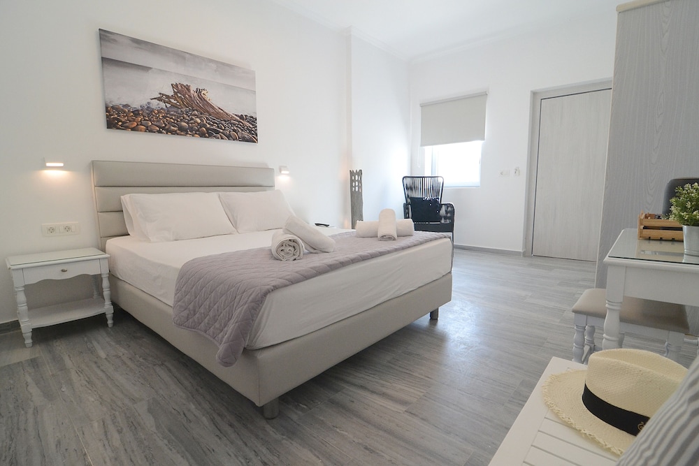 Family Suite, 2 Bedrooms, Partial Sea View