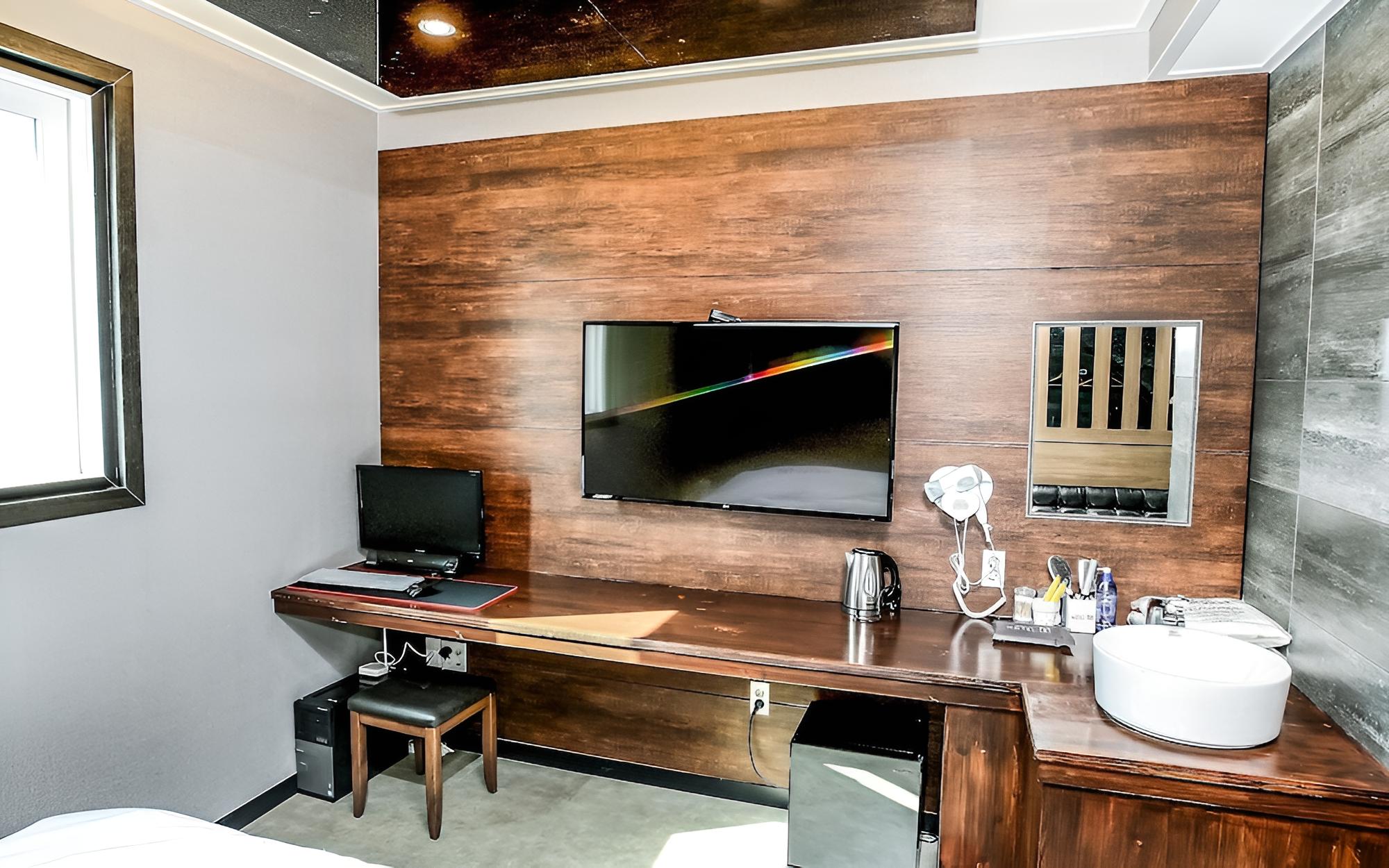 Room (Standard Room) - Photo 14