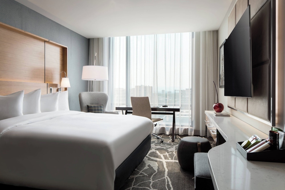 Signature Room, 1 King Bed (Hearing Accessible) photo 2