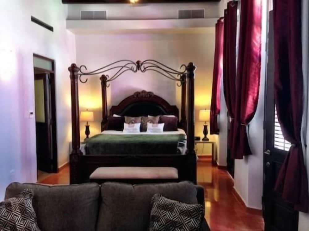 Deluxe Balcony Suites - Photo 3