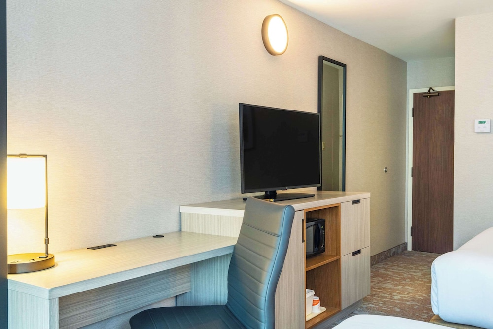 Standard Room, 2 Double Beds, Non Smoking, Second Floor - Photo 4