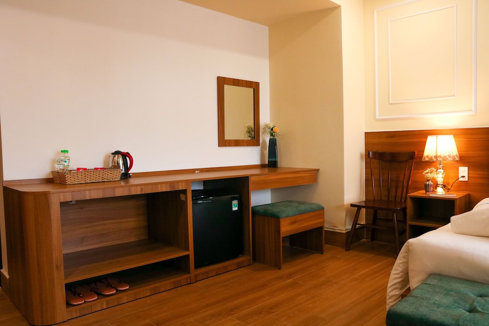 Deluxe Double Room, City View - Photo 21