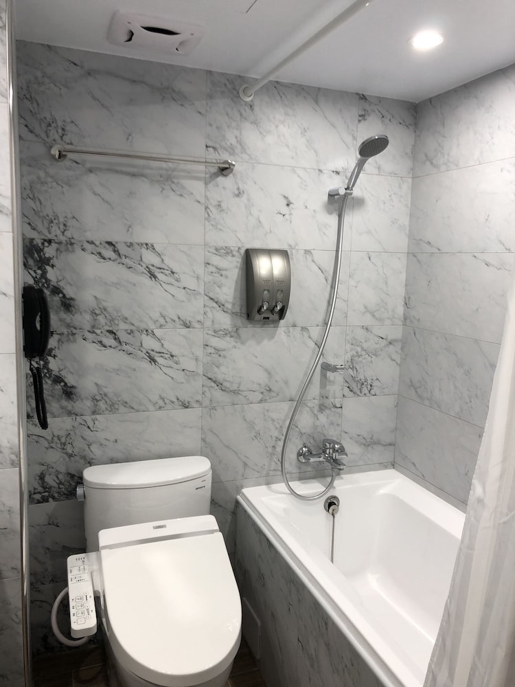 Standard Double Room, No Window, Room Only photo 3