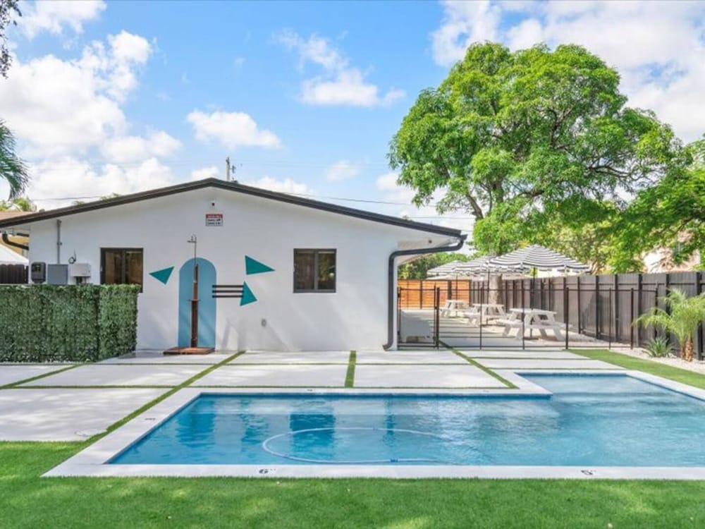 Sleek Modern Miami Getaway With Pool Oasis, 사진 20