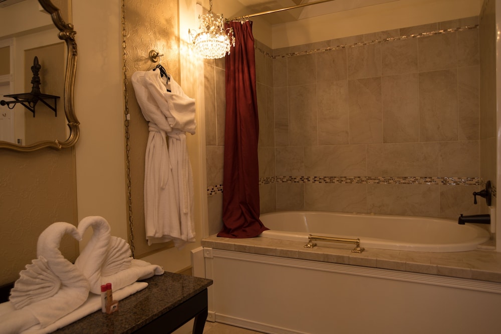 Room (The Palace) - Photo 7