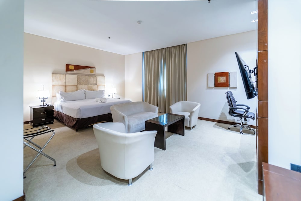 Suite, 1 King Bed - Photo 5