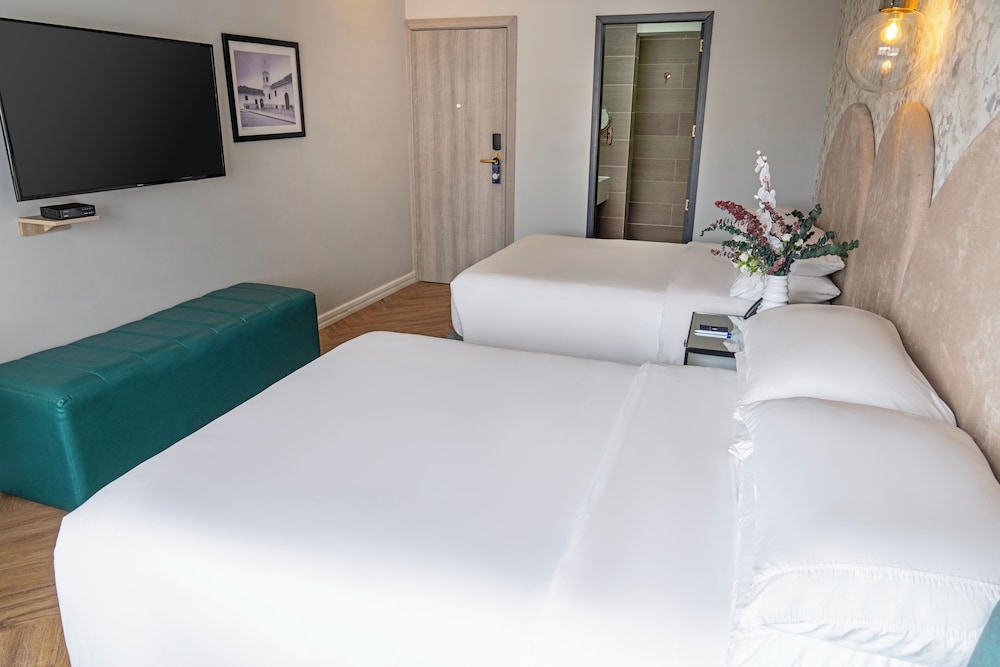 Premium Room, 2 Double Beds, Non Smoking - Photo 2