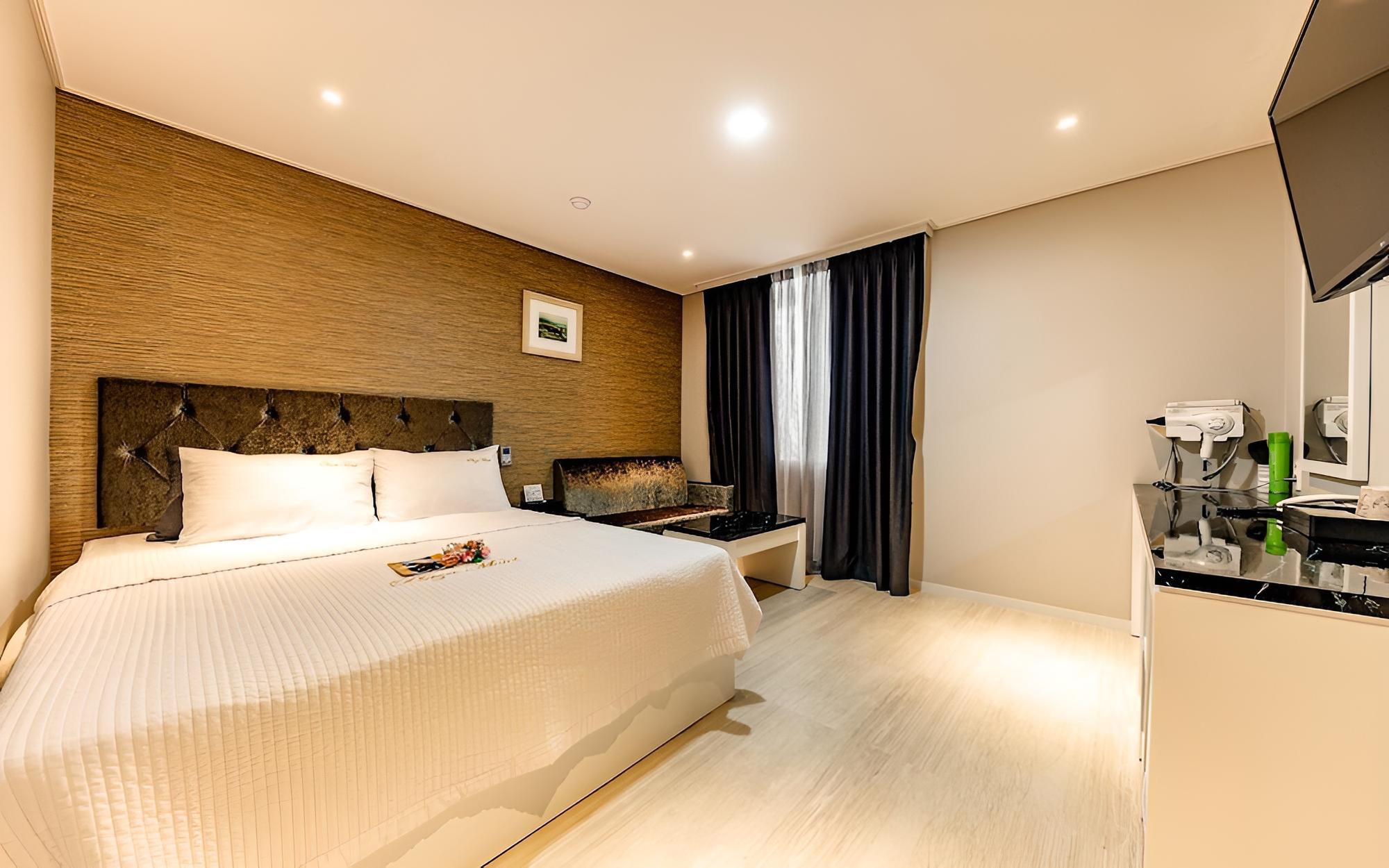 Room (General room-air purifier (Netflix pe) photo 3