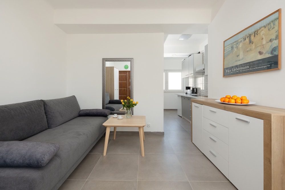 Apartment, 2 Bedrooms, Balcony, Beachside