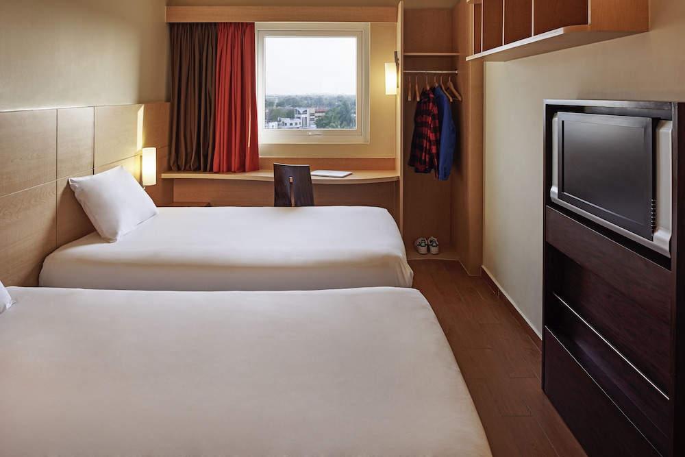 Standard Double Room, 2 Double Beds - Photo 2