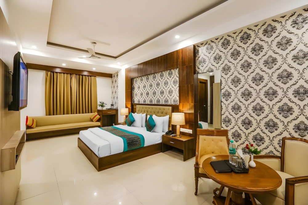 Executive Double Room, 1 King Bed, Accessible, Smoking