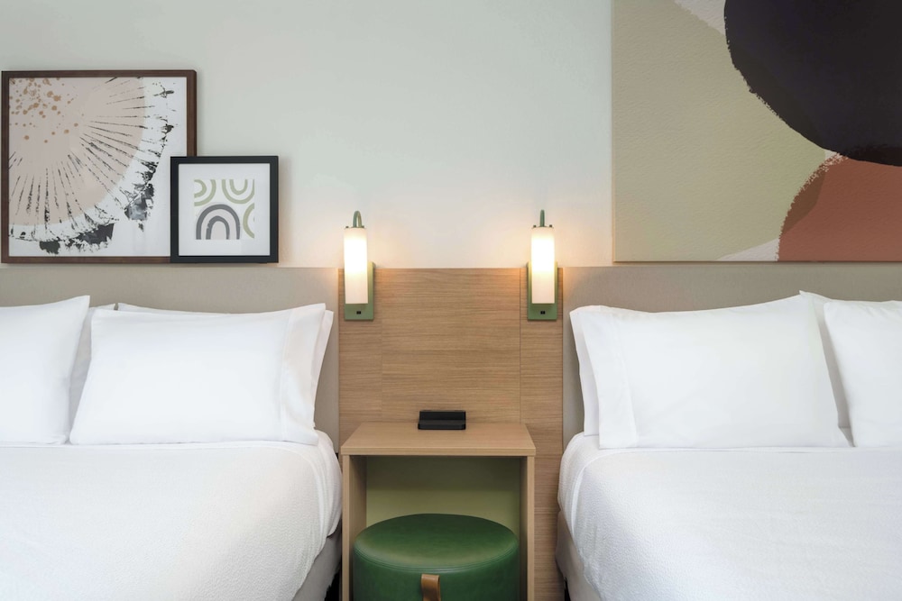 Suite, 2 Queen Beds - Photo 2