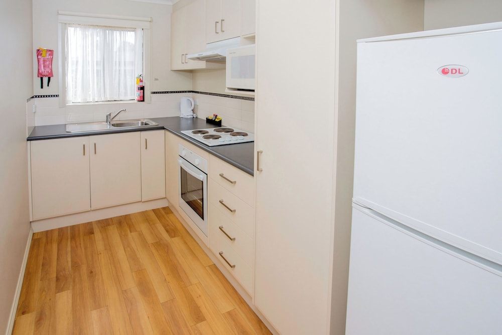 Family Cabin (Sleeps 4)