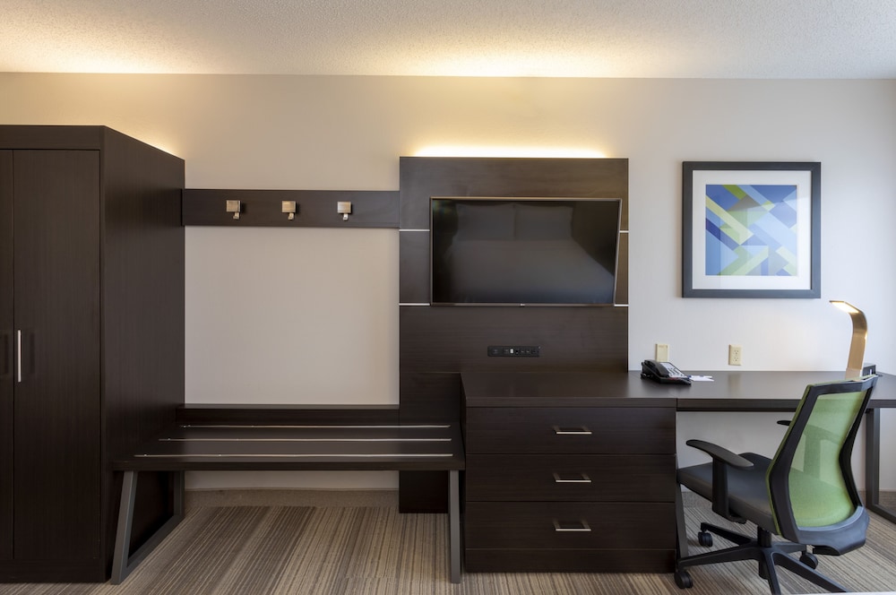 Standard Room, 2 Queen Beds (Walk-In Shower) - Photo 9